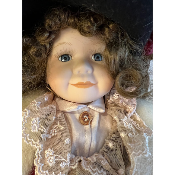 Boyd's Collection Amy 1999 Porcelin Doll Limited Edition 11039 of 18000 Vintage - Picture 4 of 16